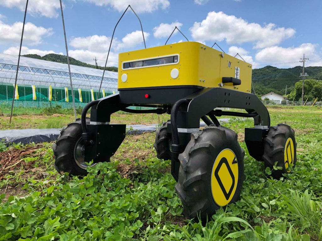 農業機械30000円 救出費用3万円?】 トラクターが深みにはまりました 